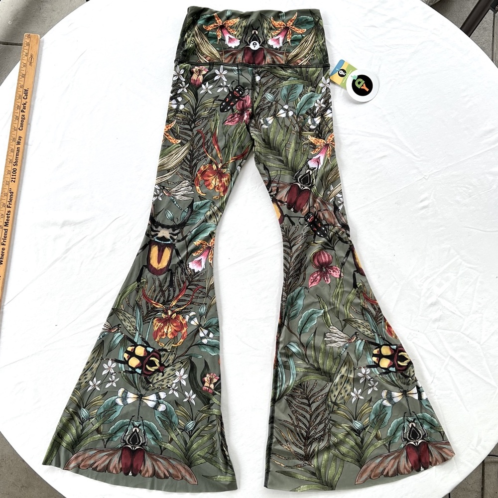NWT M YOGA DEMOCRACY “GREEN THUMB” BELLBOTTOM YOGA PANTS